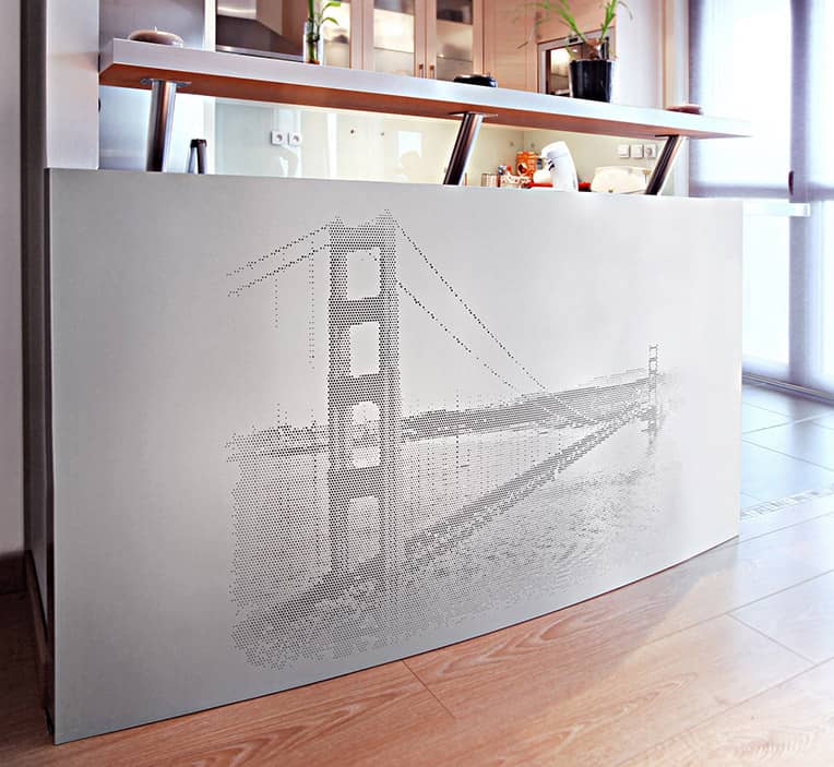 Tole perforée décorative représentant le pont de San Francisco grace à de la perforation